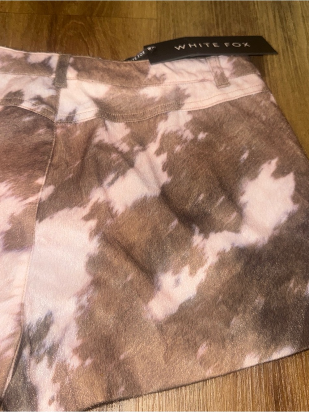 White Fox Shorts Womens Size medium Cow Outdoor Casual Brown/Pink - Picture 9 of 9